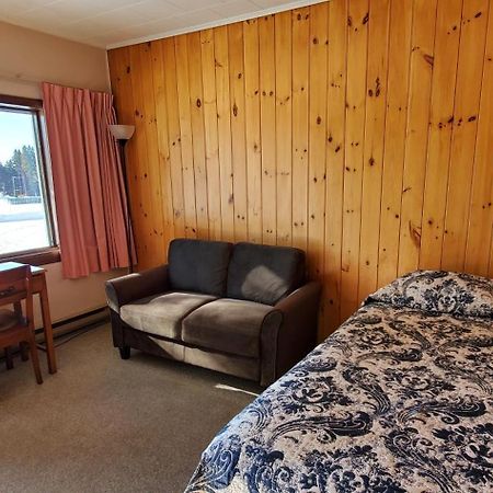 Motel Le Fleuron Saint-Donat-de-Montcalm Bagian luar foto