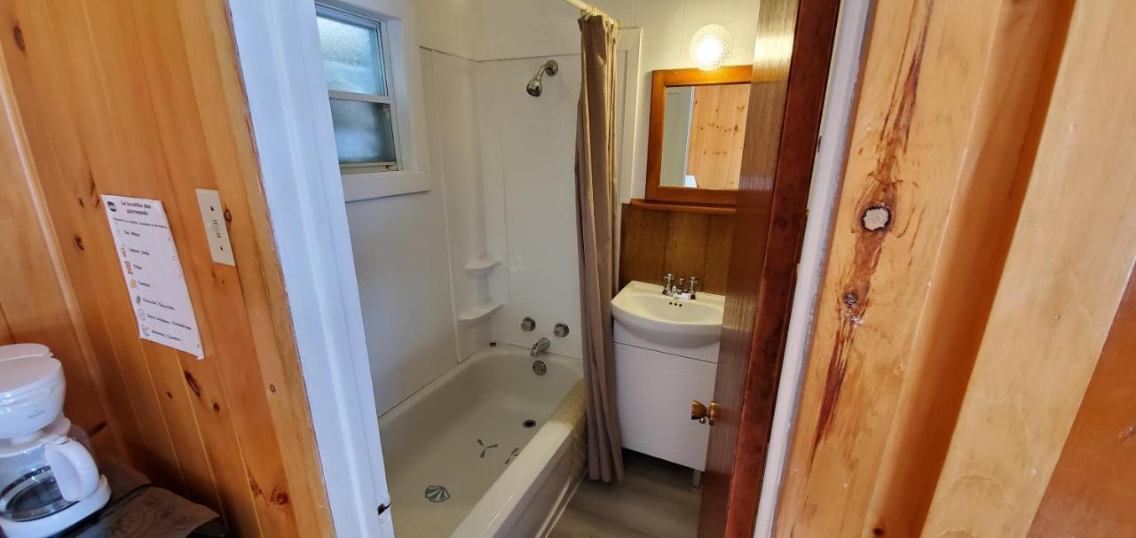 Motel Le Fleuron Saint-Donat-de-Montcalm Bagian luar foto