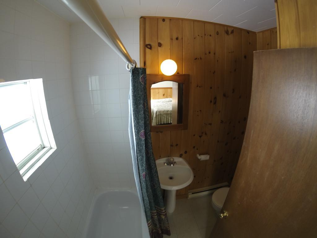 Motel Le Fleuron Saint-Donat-de-Montcalm Ruang foto
