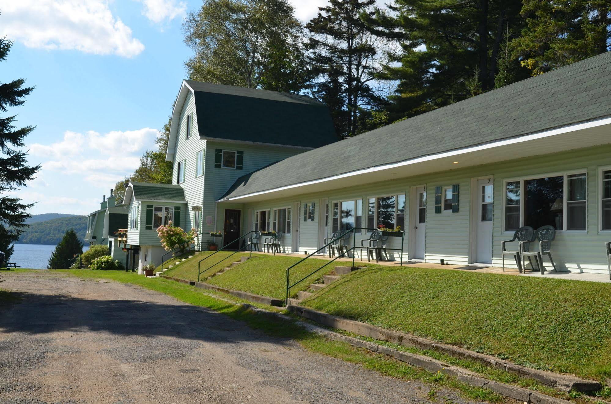 Motel Le Fleuron Saint-Donat-de-Montcalm Bagian luar foto